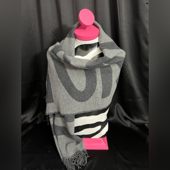 H&M Scarf and/or Wrap - Picture 4 of 7